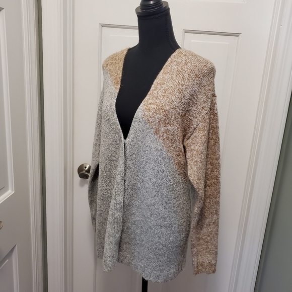 Cabi Beige & Gray Tilt Cardigan Size Small, Casual, Relaxed Fit - Picture 5 of 9